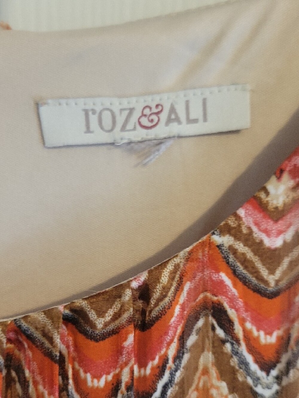 Roz & Ali Multicolor Chevron scoop neck Blouse elastic waist, cute wrist ties - Picture 2 of 6